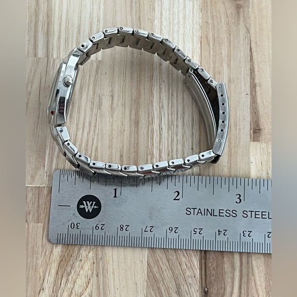 Stainless Ladies Watch Black Dial Stainless Luminous Hands Markers - Picture 11 of 13